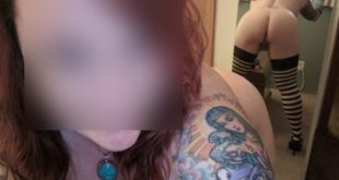 femme tatouée 40 ans nue